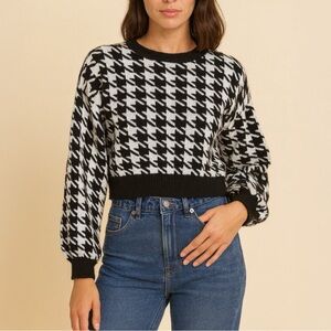 Altar’d State Black and White Houndstooth Cropped Sweater